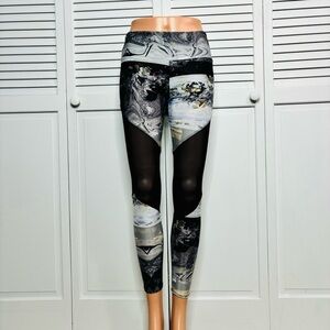2/$50 ONZIE Abstract Print Mesh Detail Leggings Size Small